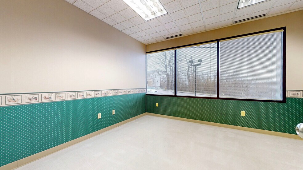 More Photos Of 2228-2230 Sunset Blvd, Steubenville Office For Lease