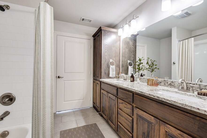 More Photos Of 2570 Justin Rd, Highland Village Unknown For Lease