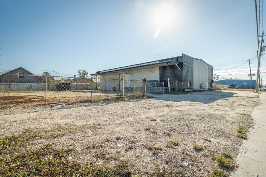 More Photos Of 7904 Irvington Blvd, Houston Warehouse For Sale