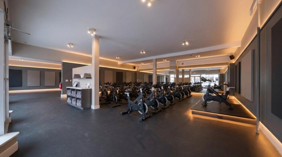 More Photos Of 83-95 Center St, Southington Storefront Retail Office For Lease