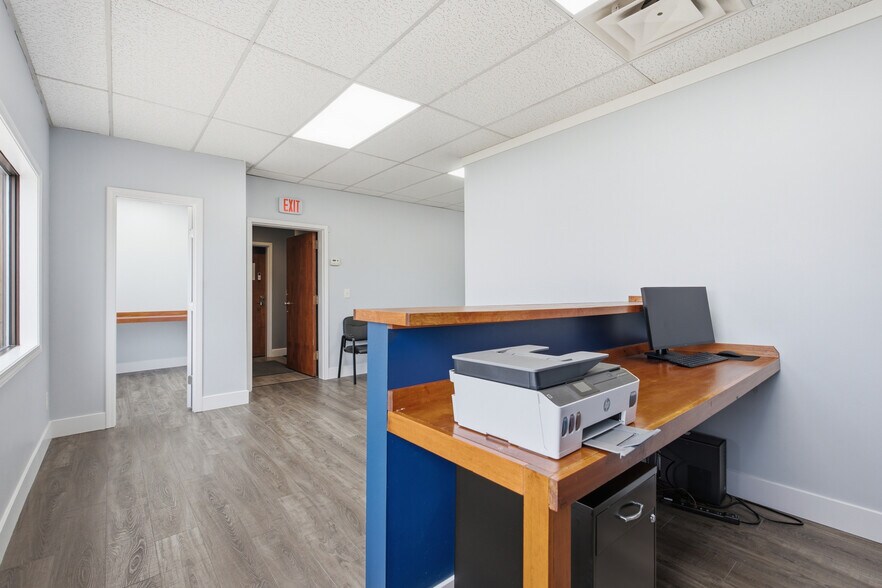 More Photos Of 401 SW Ward Rd, Lee's Summit Loft Creative Space For Lease