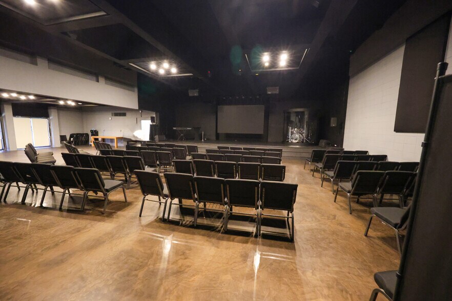 More Photos Of 3005 S Tuttle Ave, Sarasota Religious Facility For Sale