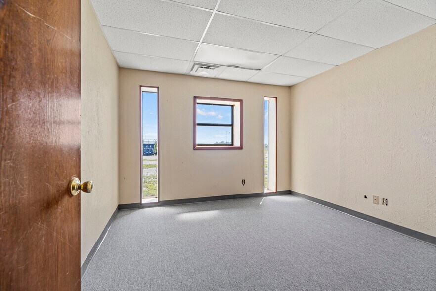 More Photos Of 520 Robison dr, Elk City Industrial For Sale