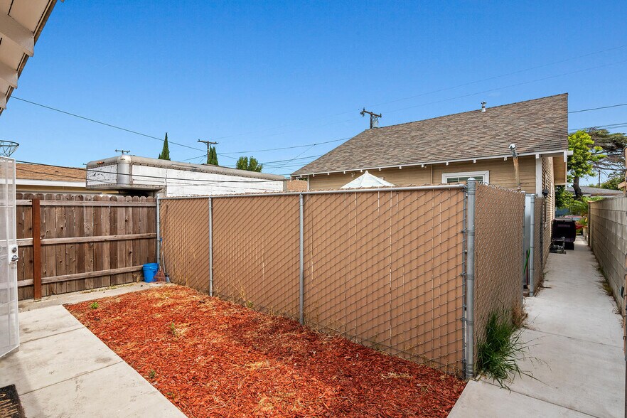 More Photos Of 1910 W Lincoln St, Long Beach Multifamily For Sale