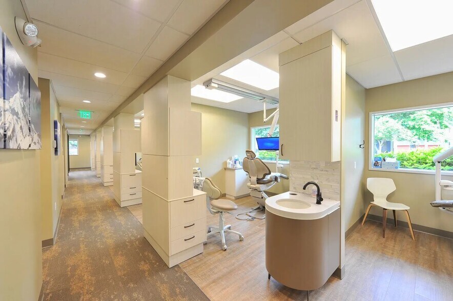 More Photos Of 1346 8th St NE, Auburn Office For Sale