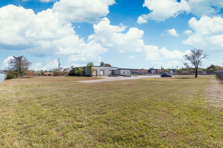More Photos Of 2624 Wilson Rd, Humble Warehouse For Lease