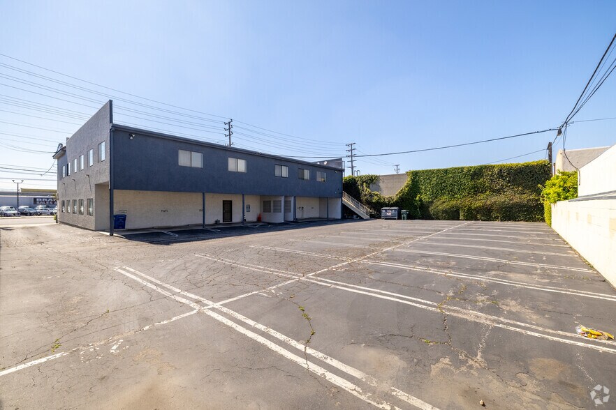 More Photos Of 824 N Victory Blvd, Burbank Office For Sale