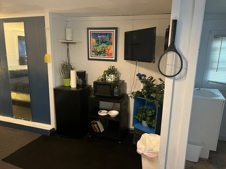 More Photos Of 4945 E Indiana Beach Rd, Monticello Marina For Sale