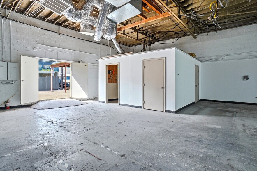 More Photos Of 2927 Morton St, Fort Worth Storefront For Lease