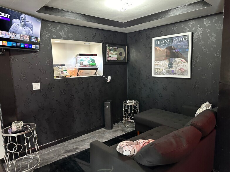 More Photos Of 5520-5522 Cahuenga Blvd, North Hollywood Freestanding For Sale