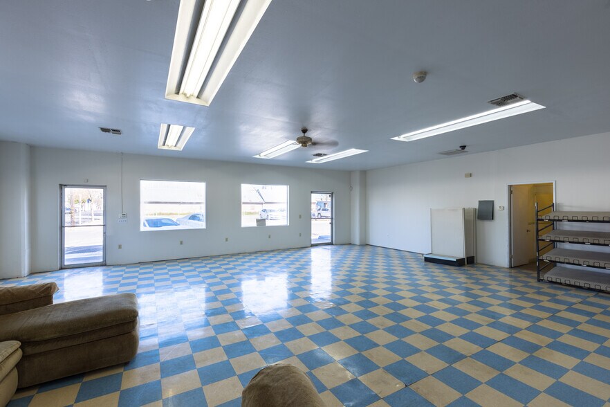 More Photos Of 609 N 7th St, Williams Auto Repair For Sale