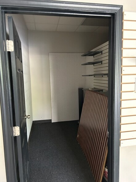 More Photos Of 1160 Burnt Hickory Rd SW, Cartersville Storefront For Lease