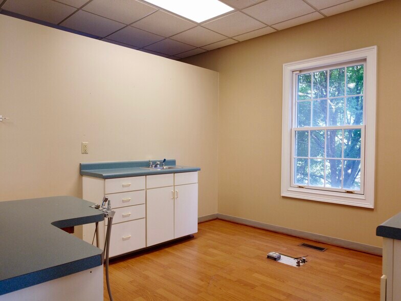 More Photos Of 3218 Mill St, Covington Medical For Sale