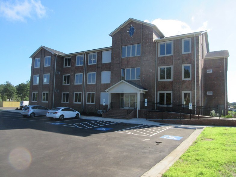 More Photos Of 7724 Raeford Rd, Fayetteville Medical For Lease