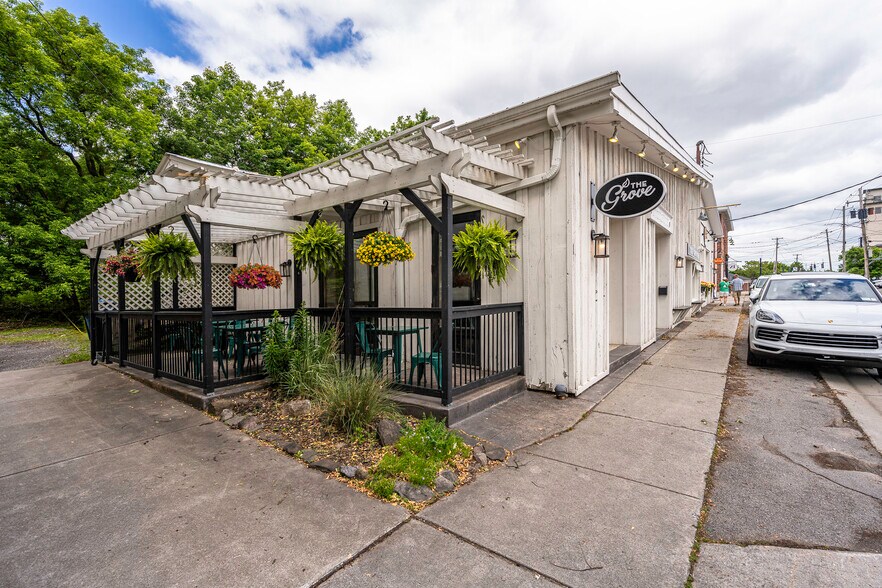 More Photos Of 33 Elm St, East Aurora Restaurant For Sale