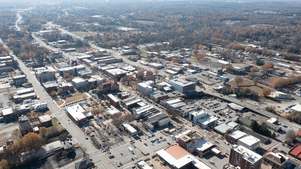 More Photos Of 129 N Main St, Anderson Office For Lease