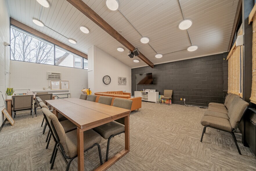 More Photos Of 1331 High Ave, Oshkosh Religious Facility For Sale