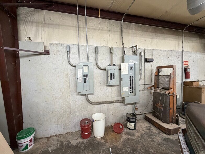 More Photos Of 1725 Wells Hwy, Seneca Industrial For Lease