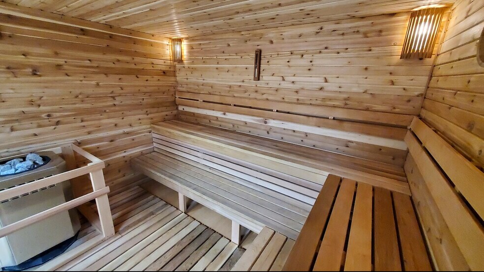 More Photos Of 7103 Chancellor Dr, Cedar Falls Office For Lease