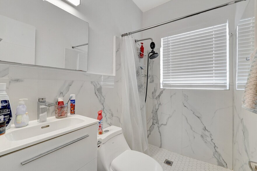 More Photos Of 1723 Liberty St, Hollywood Apartments For Sale