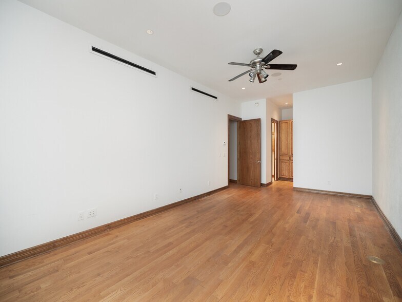 More Photos Of 805 N Congress Ave, Austin Storefront Retail Residential For Sale
