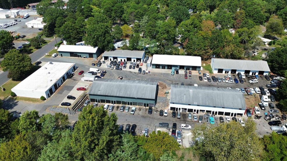 More Photos Of 6016 Mcdaniel Ln, Charlotte Unknown For Lease