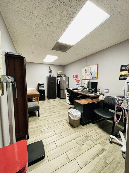 More Photos Of 44725 10th St W, Lancaster Medical For Sale