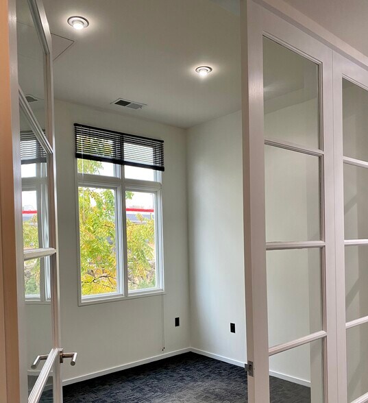 More Photos Of 1005 S 76th Ave, Omaha Medical For Lease