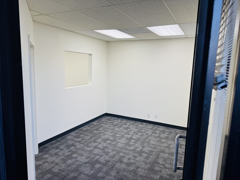 More Photos Of 4891 Ronson Ct, San Diego Warehouse For Lease