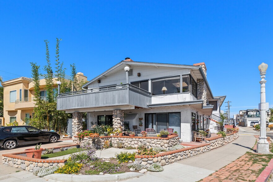 More Photos Of 3702-3710 Crown Point Dr, San Diego Apartments For Sale