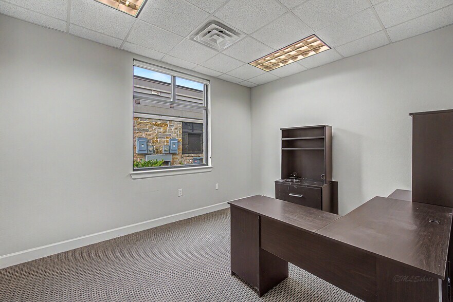 More Photos Of 633 E Fernhurst Dr, Katy Medical For Sale