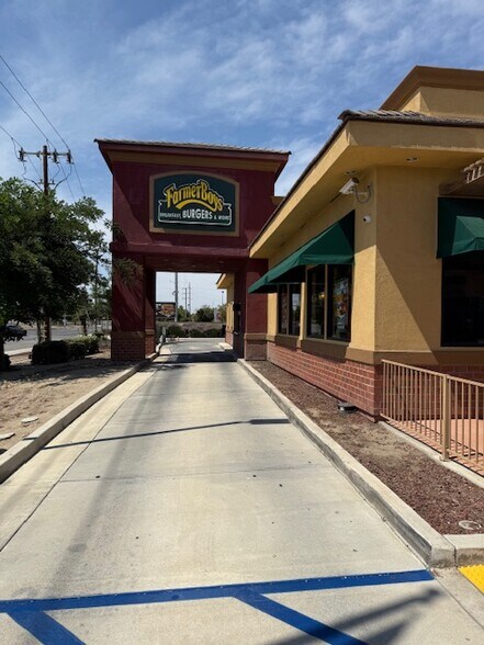 More Photos Of 4920 Gosford Rd, Bakersfield Fast Food For Sale