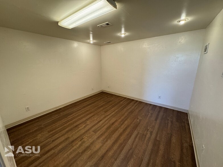 More Photos Of 4040 Easton Dr, Bakersfield Light Manufacturing For Lease