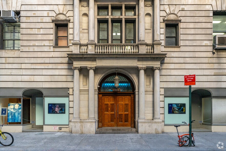 More Photos Of 4 W 43rd St, New York Office For Sale
