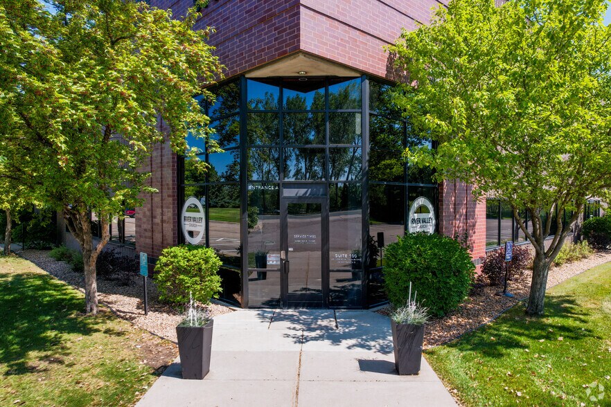 More Photos Of 935 Blue Gentian Rd, Eagan Unknown For Lease