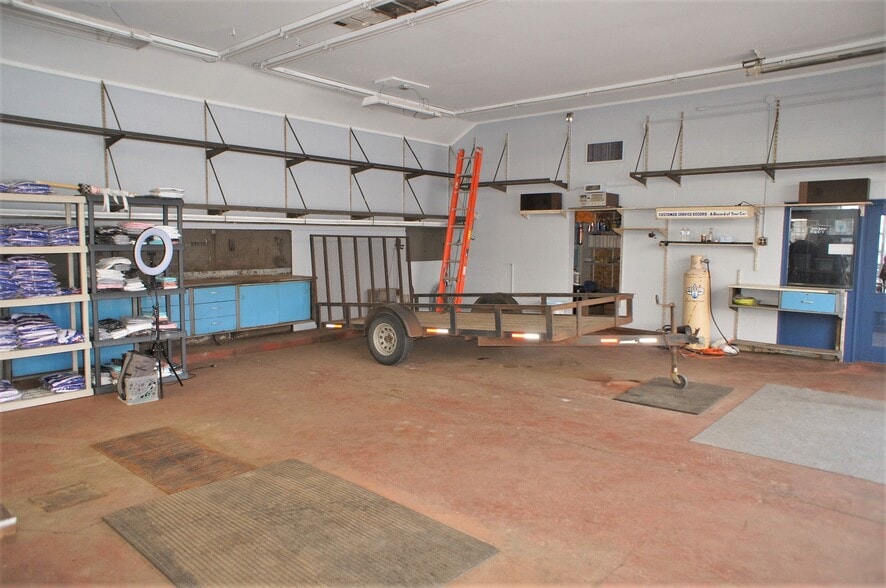 More Photos Of 4632 Lake Shore Rd, Hamburg Auto Repair For Sale