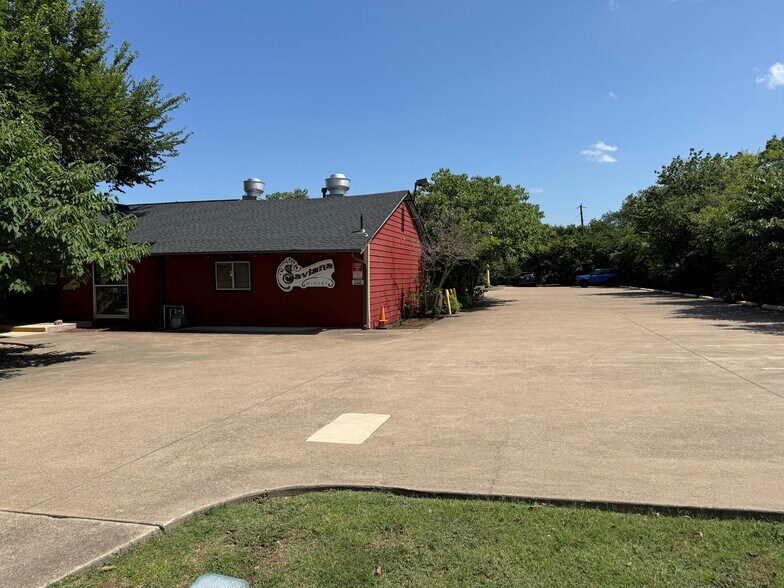 Primary Photo Of 316 Cooper St, Cedar Hill Restaurant For Lease
