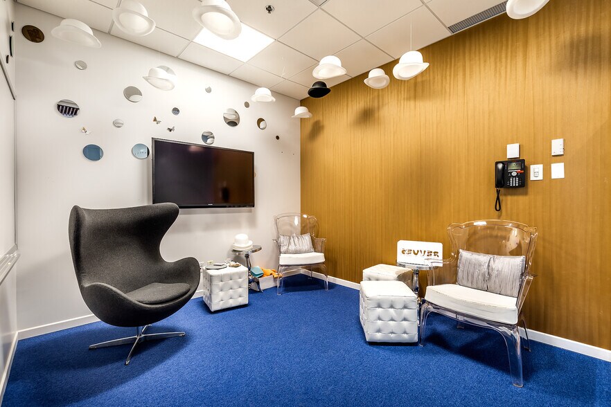 More Photos Of 2905 Pl Louis-R.-Renaud, Laval Office For Lease