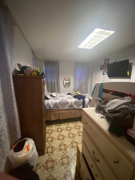 More Photos Of 467 Main St, Orange General Retail For Sale