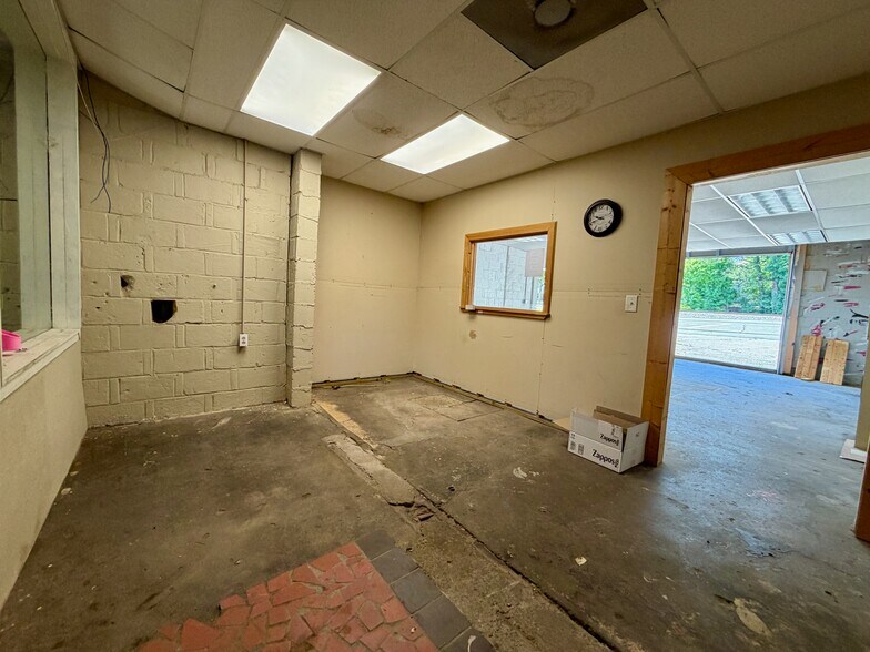 More Photos Of 12471 Veterans Memorial Hwy, Douglasville Specialty For Lease