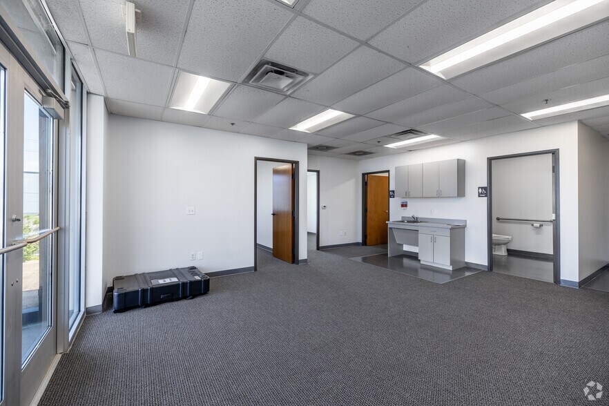 More Photos Of 1810 Kelly Blvd, Carrollton Warehouse For Lease