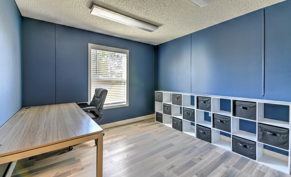 More Photos Of 819 Industrial Rd, Centerville Manufacturing For Sale