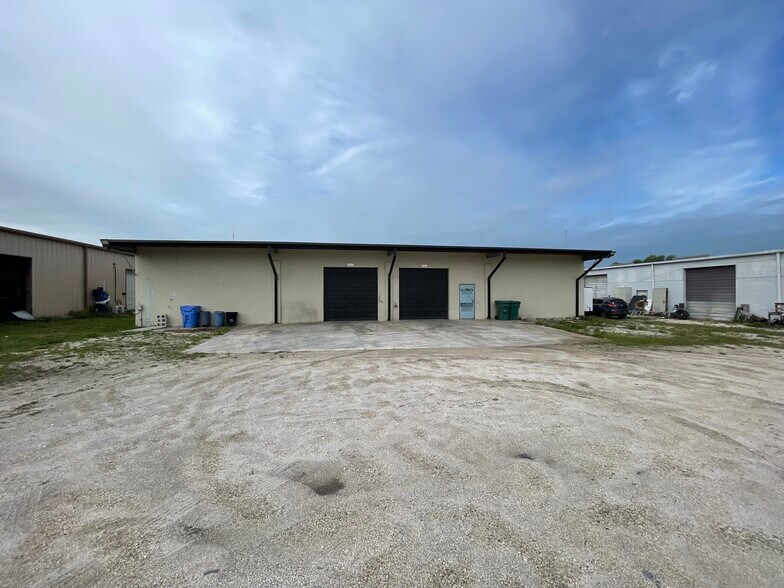 More Photos Of 860 S River Rd, Englewood Warehouse For Lease