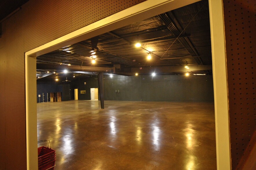 More Photos Of 100 Holiday Ln, Tonkawa Warehouse For Sale