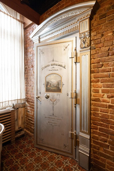 More Photos Of 100 S Washington St, Lake City Restaurant For Sale