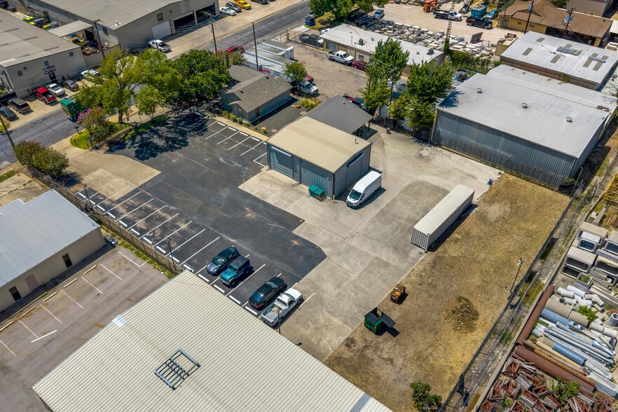 Primary Photo Of 2655 Myrtle Springs Ave, Dallas Light Manufacturing For Sale