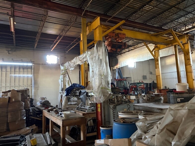 More Photos Of 55 Industrial Cir, Lincoln Distribution For Lease