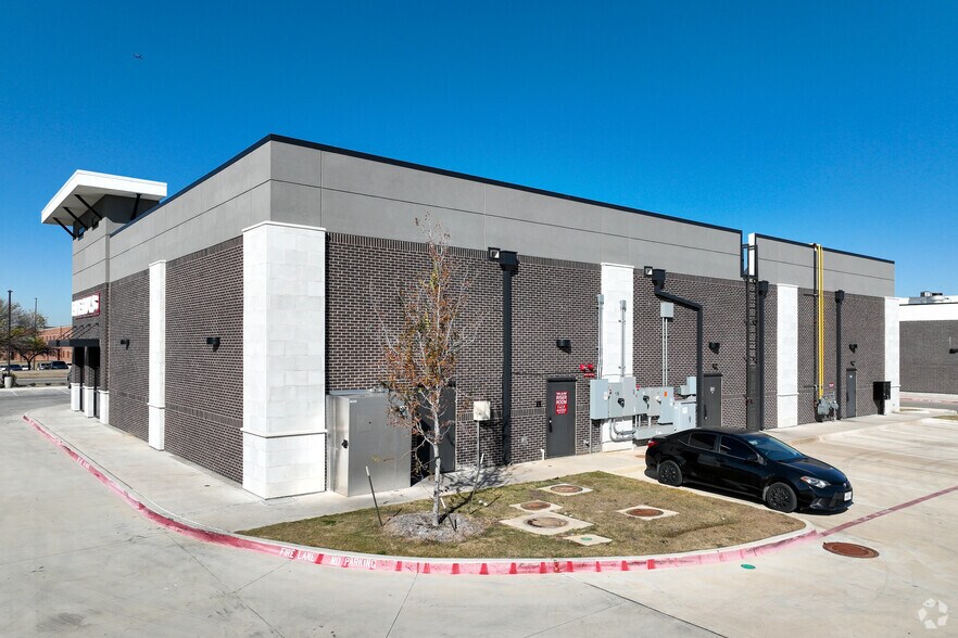 More Photos Of 3010 E Broad St, Mansfield Office For Lease