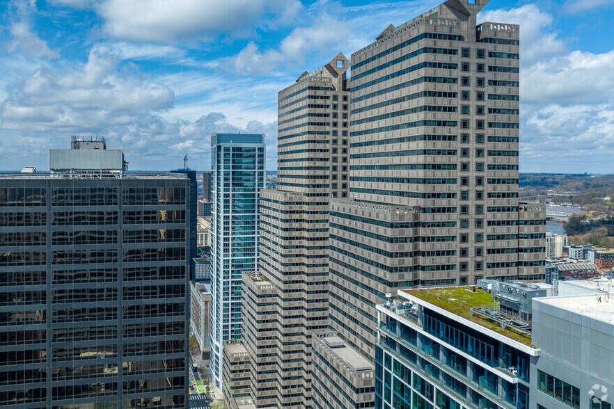 More Photos Of 2005 Market St, Philadelphia Office For Lease