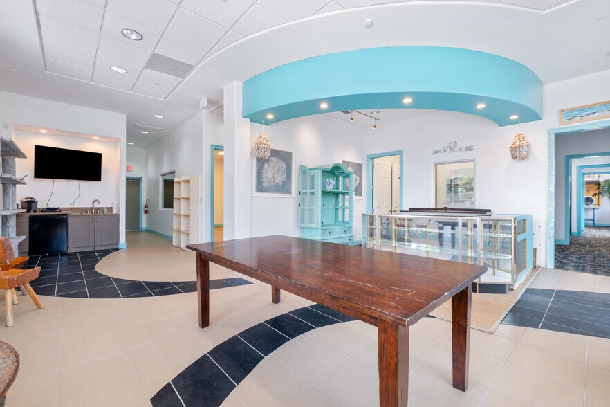 More Photos Of 503A Harbor Blvd, Destin Flex For Lease